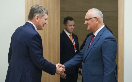 SPIEF-2025. Meeting of Moldovan Party of Socialists leader I. Dodon and Russian Economic Development Minister M. Reshetnikov