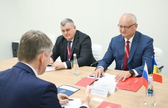 SPIEF-2025. Meeting of Moldovan Party of Socialists leader I. Dodon and Russian Economic Development Minister M. Reshetnikov