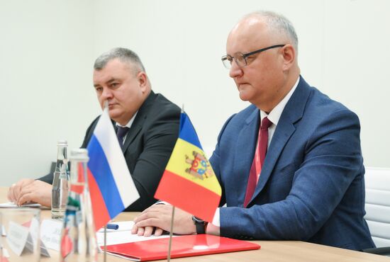 SPIEF-2025. Meeting of Moldovan Party of Socialists leader I. Dodon and Russian Economic Development Minister M. Reshetnikov