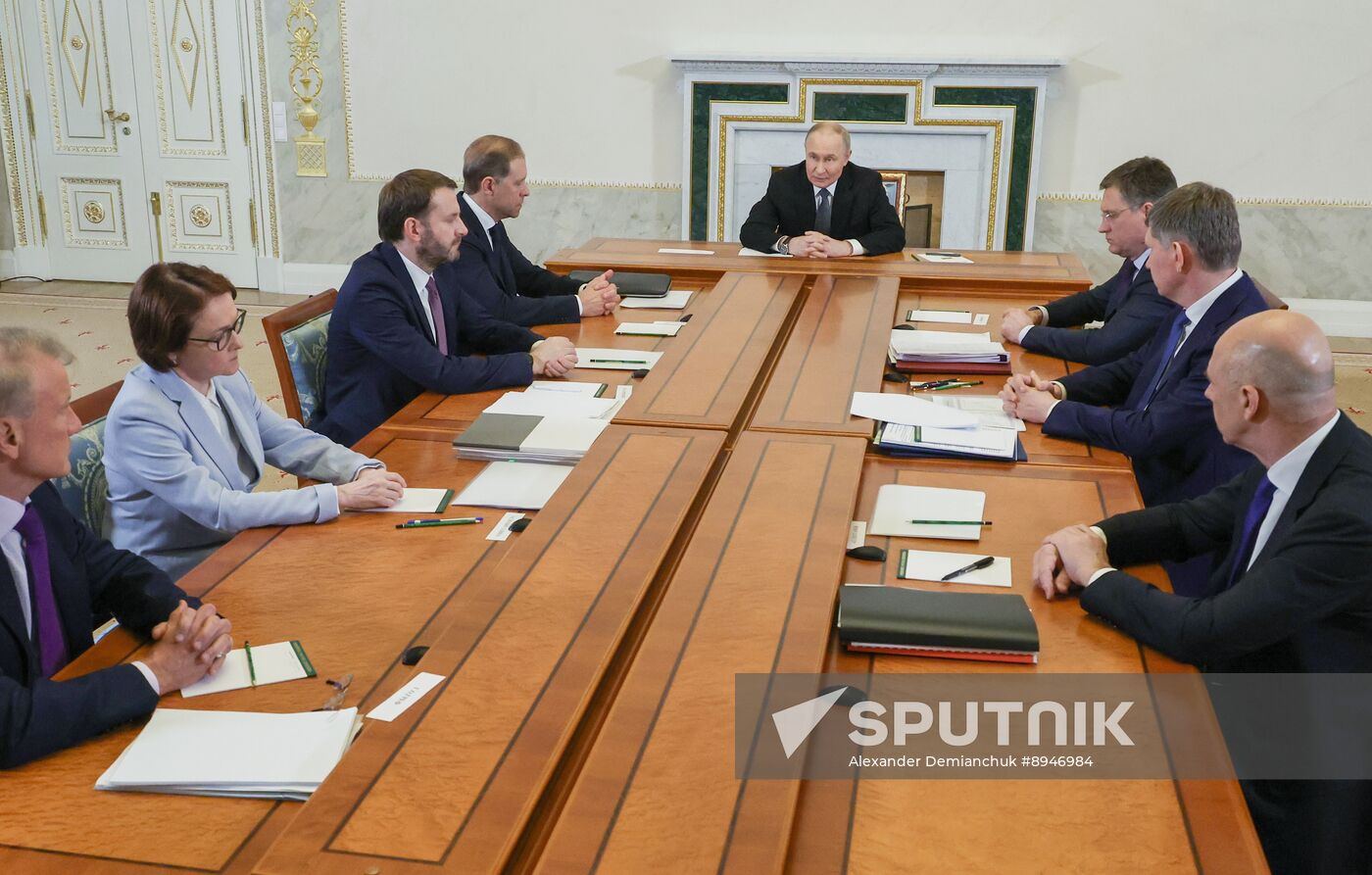 Russia Putin Economy