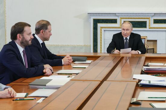 Russia Putin Economy