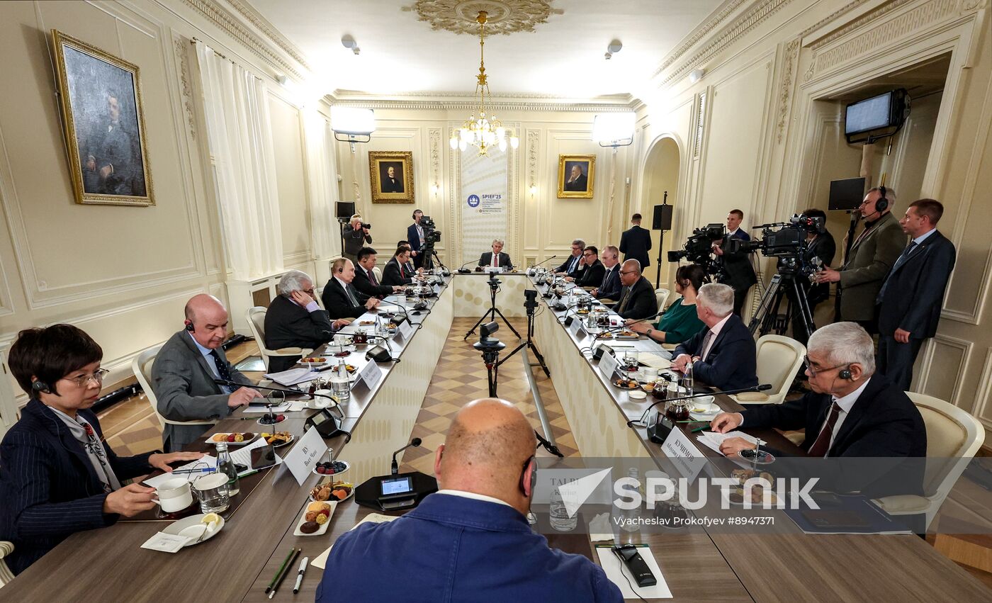 Russia Putin International News Agencies