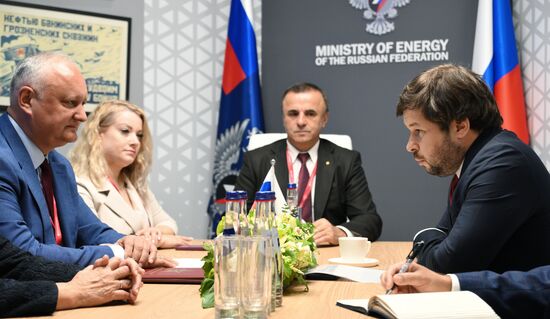 SPIEF-2025. Meeting of Moldovan Party of Socialists leader I. Dodon and Russian Energy First Deputy Minister P. Sorokin
