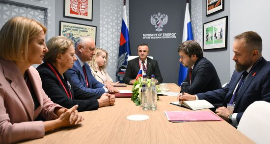 SPIEF-2025. Meeting of Moldovan Party of Socialists leader I. Dodon and Russian Energy First Deputy Minister P. Sorokin