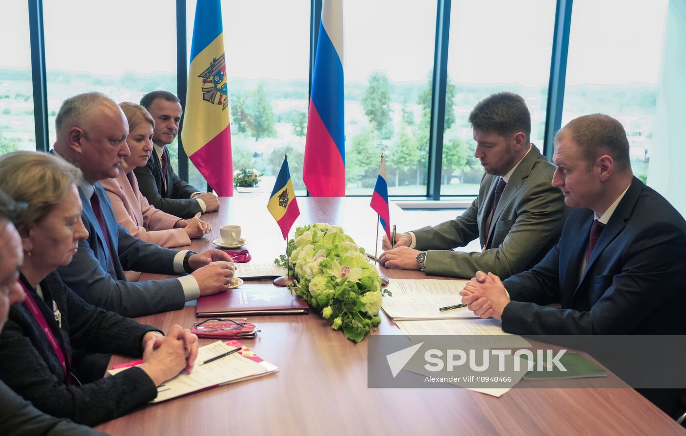 SPIEF-2025. Meeting of Moldovan Party of Socialists leader I. Dodon and Russian Agriculture Deputy Ministers A. Razin and M. Markovich