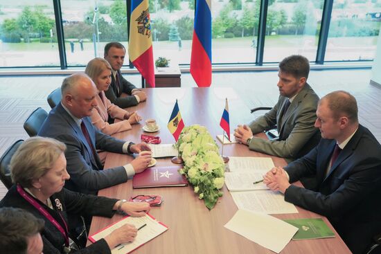 SPIEF-2025. Meeting of Moldovan Party of Socialists leader I. Dodon and Russian Agriculture Deputy Ministers A. Razin and M. Markovich