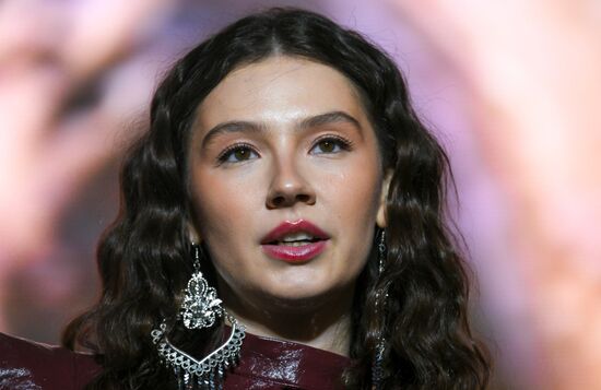 Russia Entertainment Ay Yola