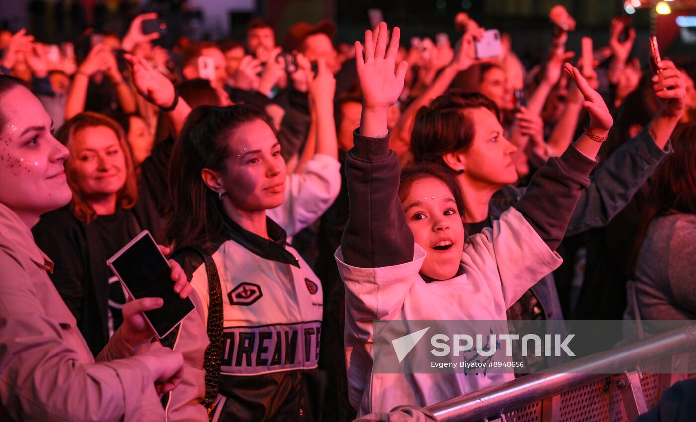 Russia Entertainment Ay Yola