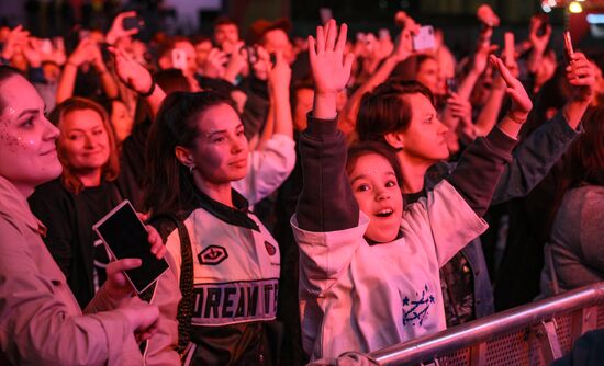 Russia Entertainment Ay Yola