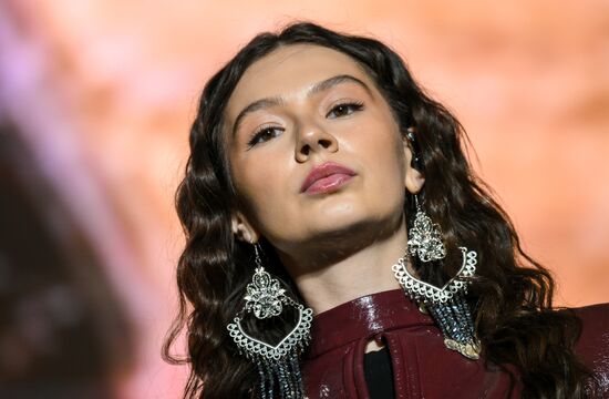 Russia Entertainment Ay Yola