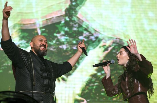 Russia Entertainment Ay Yola