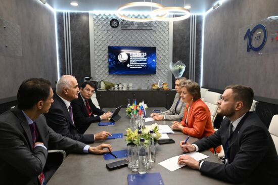 SPIEF-2025. Meeting of REC General Director V. Nikishina and Azerbaijan Deputy Prime Minister S. Mustafayev