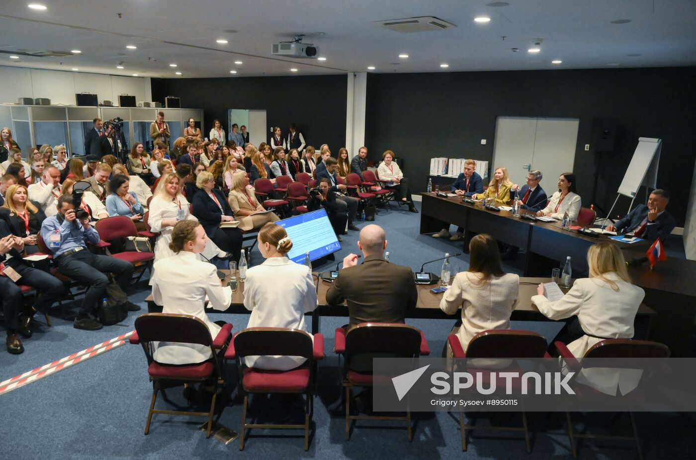 SPIEF-2025. A Masterclass in Cross-Cultural Negotiation: the Students Take on the Experts