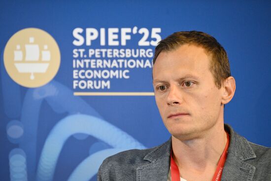 SPIEF-2025. Foresight 2100: Values, Opportunities, and Risks of Development of High-Tech and Artificial Intelligence in a Multipolar World