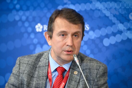 SPIEF-2025. Foresight 2100: Values, Opportunities, and Risks of Development of High-Tech and Artificial Intelligence in a Multipolar World