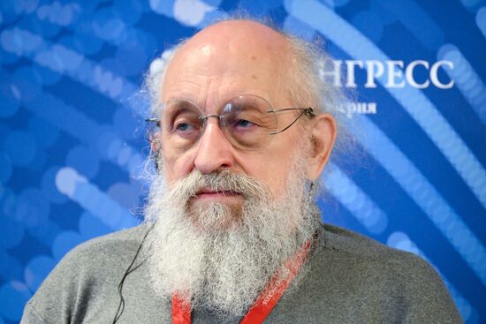 SPIEF-2025. Foresight 2100: Values, Opportunities, and Risks of Development of High-Tech and Artificial Intelligence in a Multipolar World