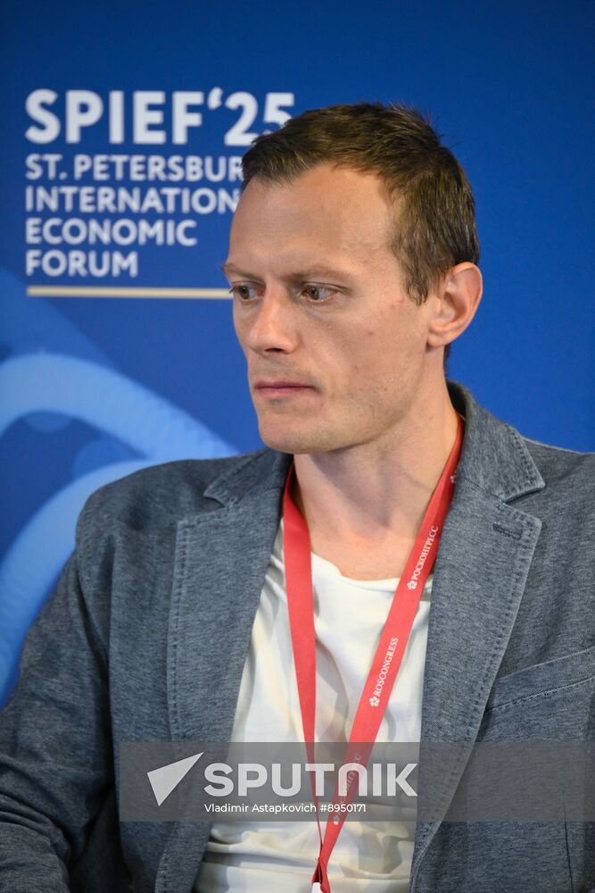 SPIEF-2025. Foresight 2100: Values, Opportunities, and Risks of Development of High-Tech and Artificial Intelligence in a Multipolar World