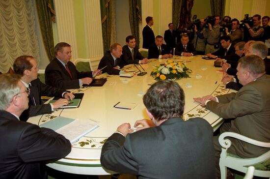 Vladimir Putin meets with leaders of State Duma's parliamentary parties in Kremlin