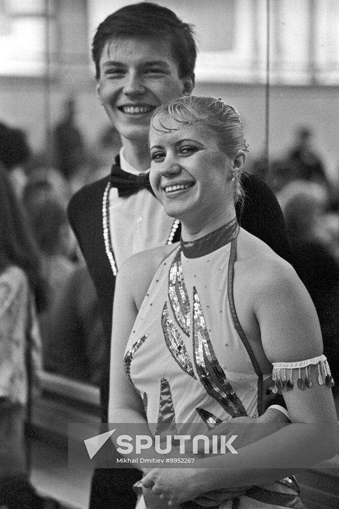Students of Gatchina Vocational College 238 in ballroom dancing studio