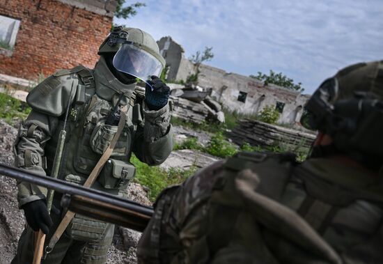 Russia Ukraine Military Operation Selidovo Demining