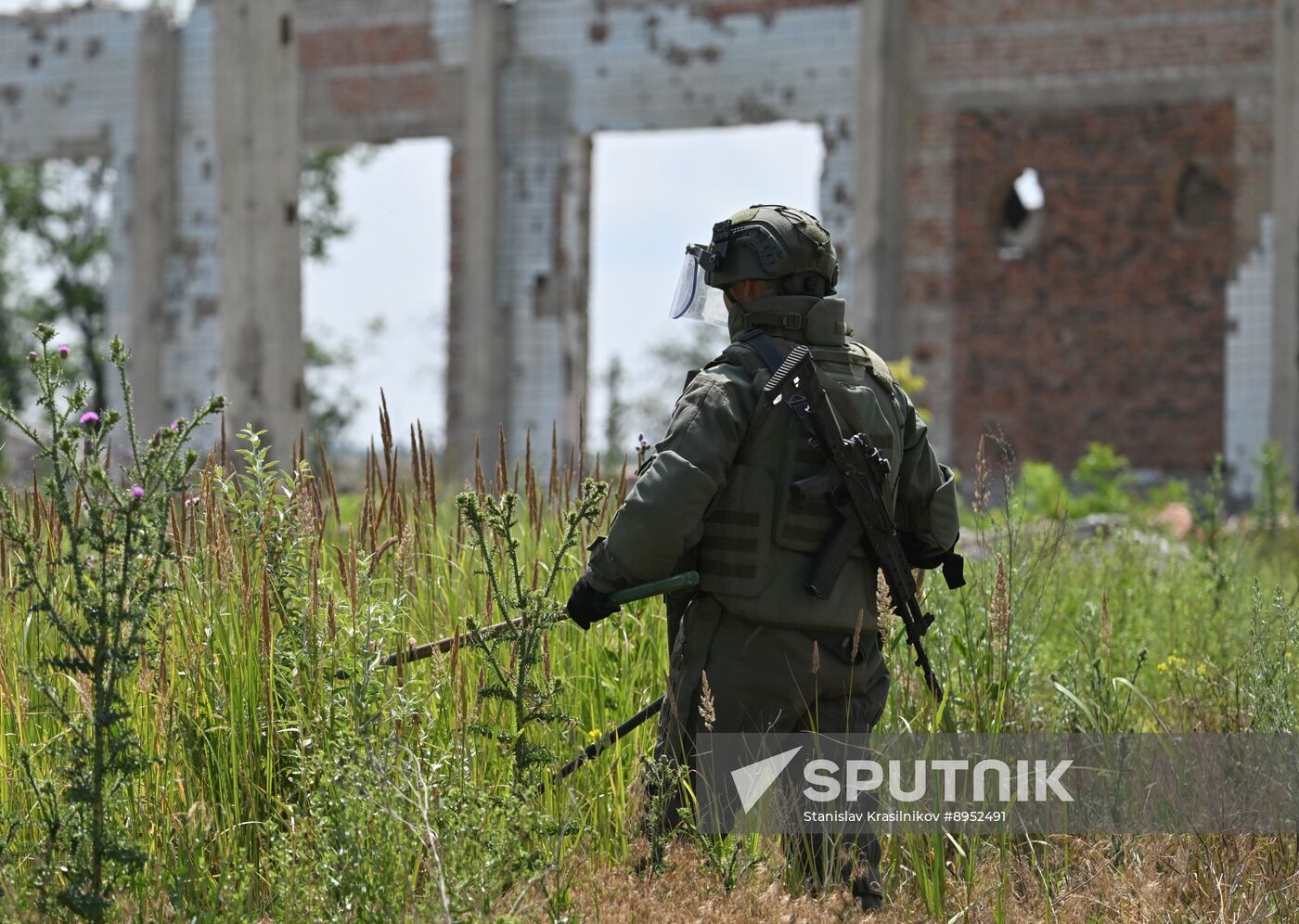 Russia Ukraine Military Operation Selidovo Demining
