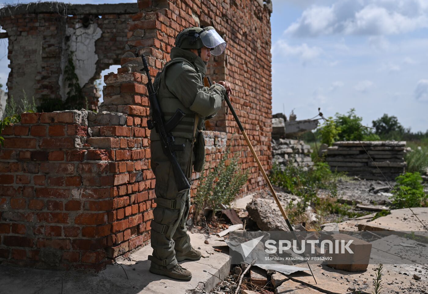 Russia Ukraine Military Operation Selidovo Demining