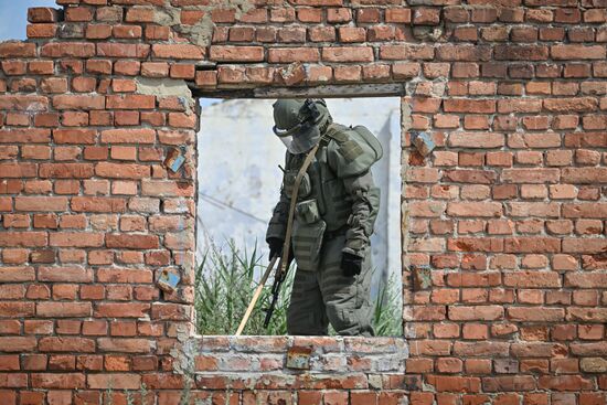 Russia Ukraine Military Operation Selidovo Demining