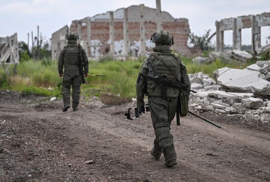 Russia Ukraine Military Operation Selidovo Demining
