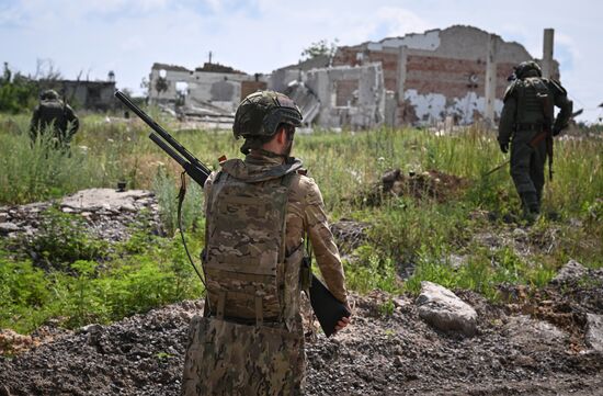 Russia Ukraine Military Operation Selidovo Demining