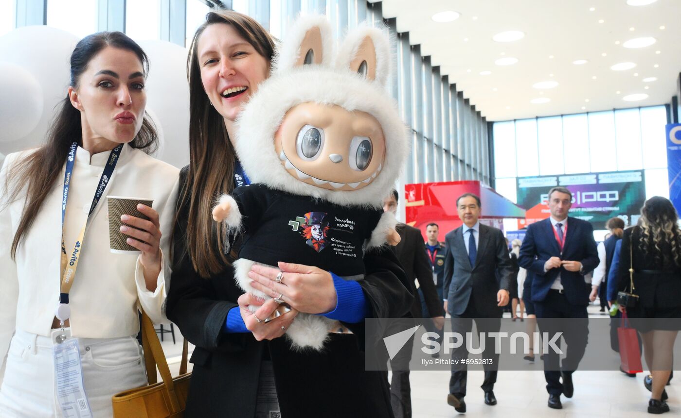 SPIEF-2025. Plenary Session. Guest Arrival