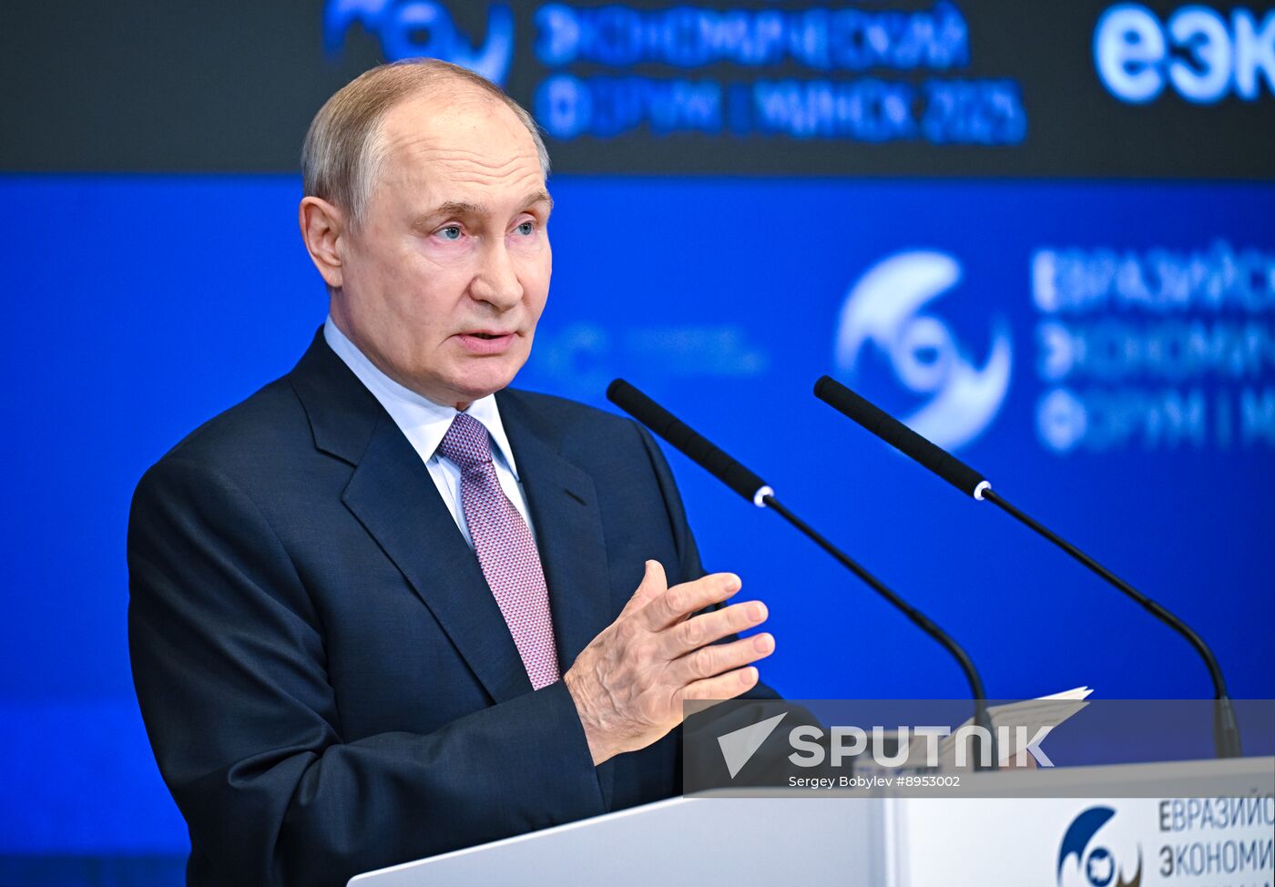 Belarus Putin Eurasian Economic Forum