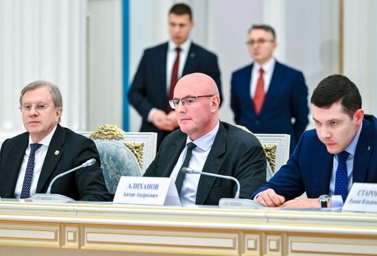 Russia Putin New Regions Socioeconomic Development