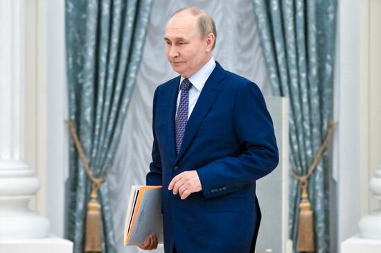 Russia Putin New Regions Socioeconomic Development