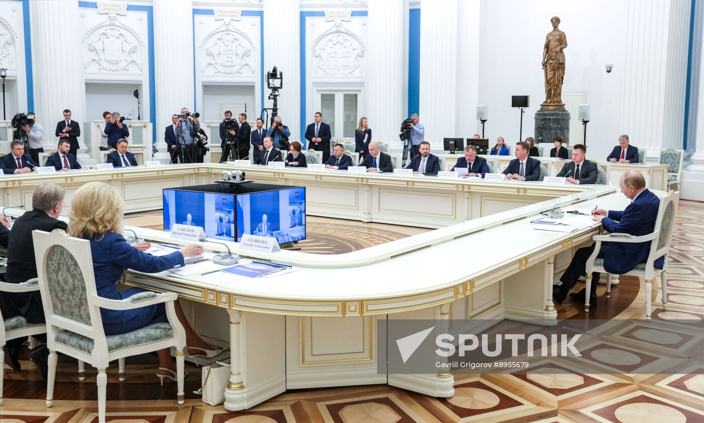 Russia Putin New Regions Socioeconomic Development