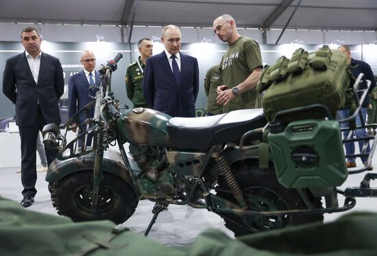 Russia Putin People’s Front Exhibition