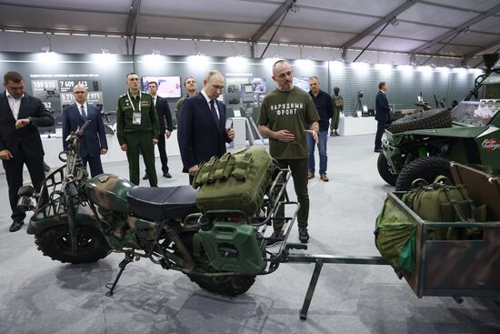 Russia Putin People’s Front Exhibition