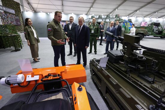 Russia Putin People’s Front Exhibition