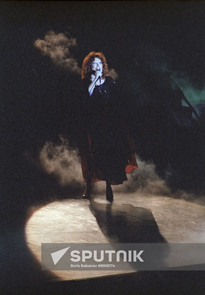 Alla Pugacheva