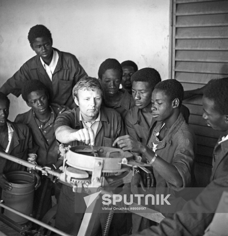 Soviet specialists in Mali