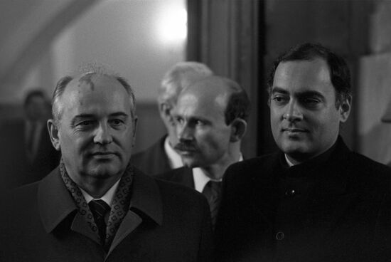 Rajiv Gandhi visits USSR