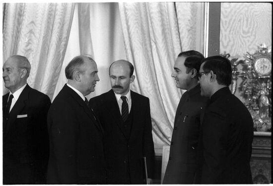 Rajiv Gandhi visits USSR