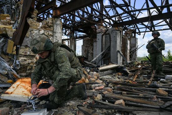 Russia Ukraine Military Operation Signal Unit