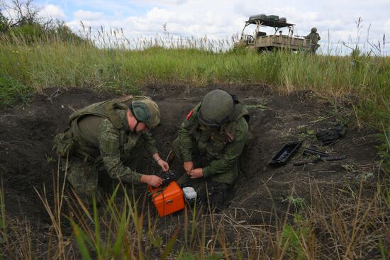 Russia Ukraine Military Operation Signal Unit