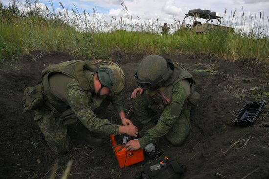 Russia Ukraine Military Operation Signal Unit