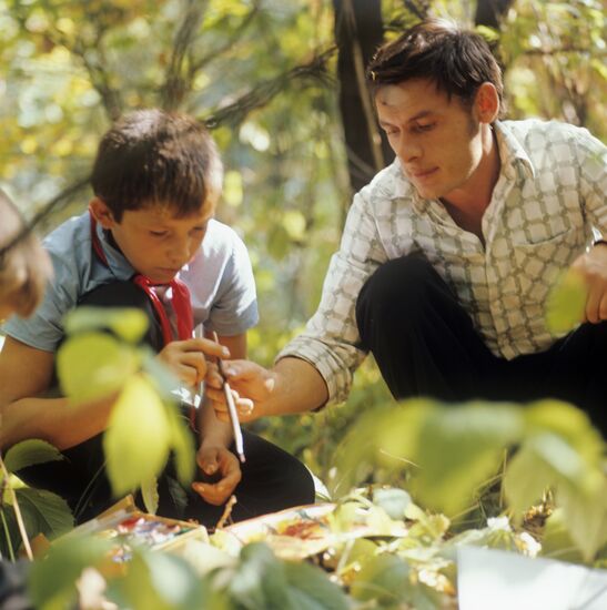Children from art studio and their mentor A. Shevchwnko at open-air drawing session