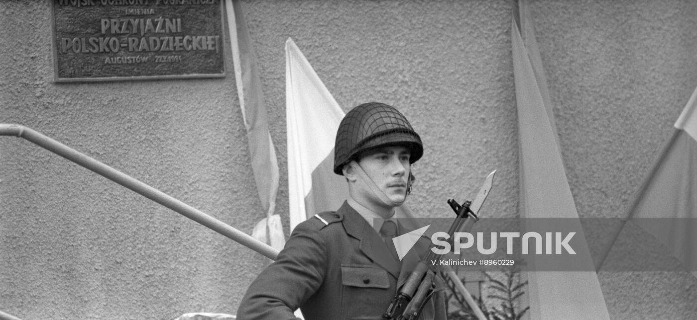 Naming border checkpoint after Polish-Soviet Friendship