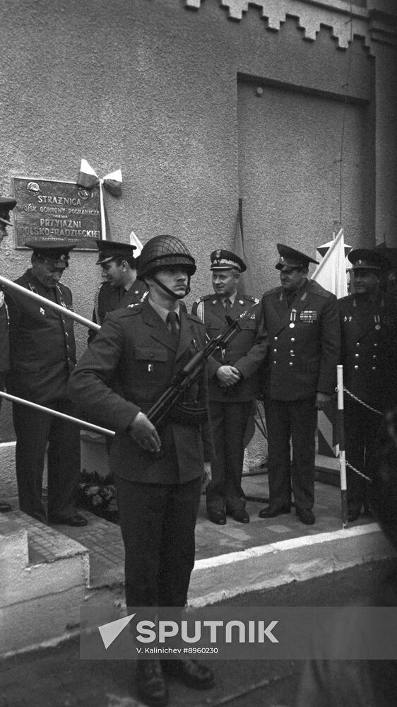 Naming border outpost after Polish-Soviet Friendship