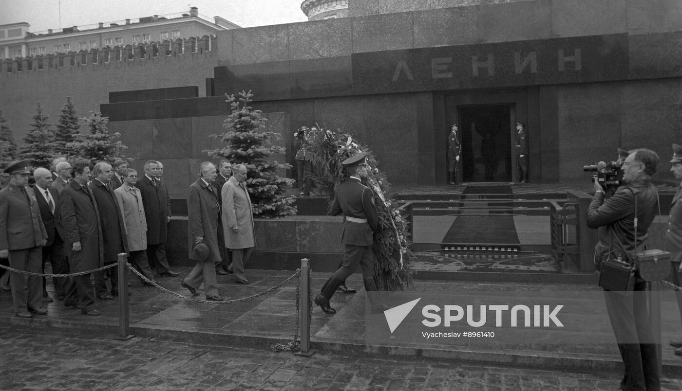 Todor Zhivkov visits Moscow