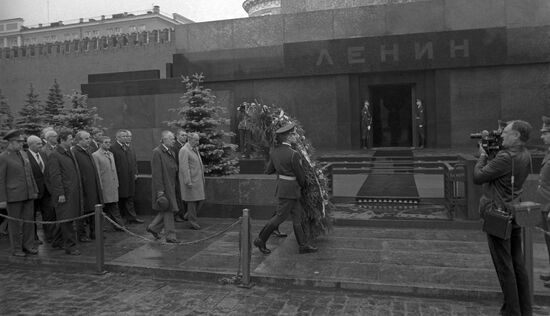 Todor Zhivkov visits Moscow