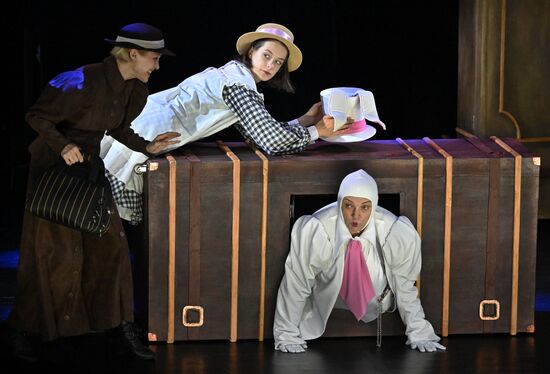 Russia Puppet Theatre Alice in Wonderland